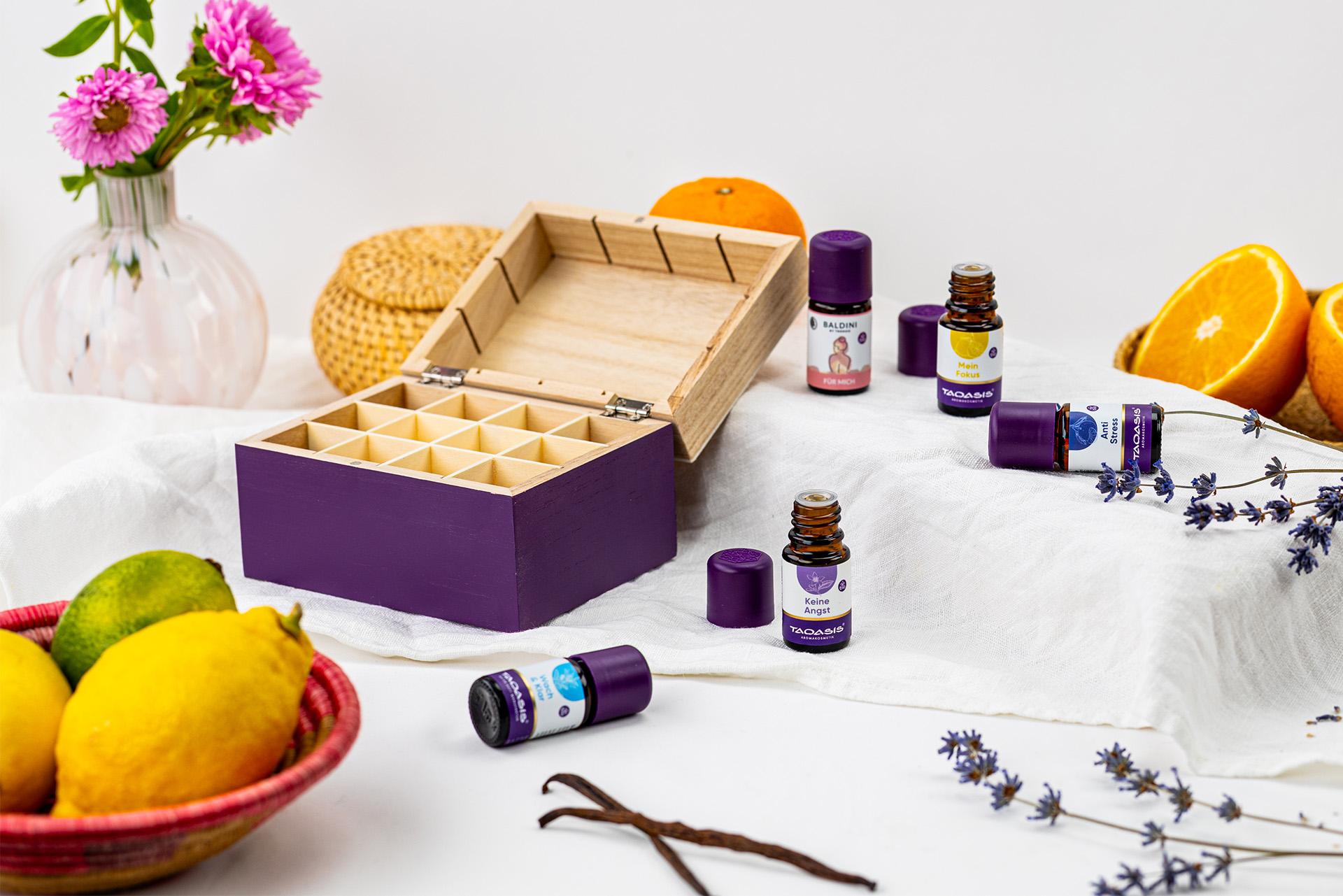 Achtsamkeitsset mit fünf Duftkomposiitionen und einem Holzcase.