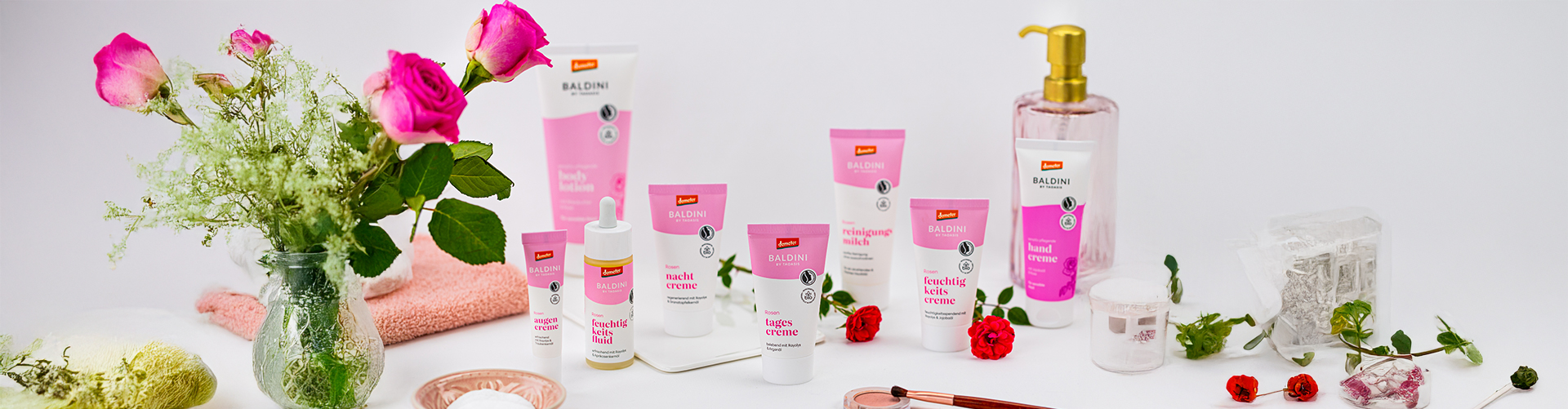 Rosenserie mit blumigen Hintergrund