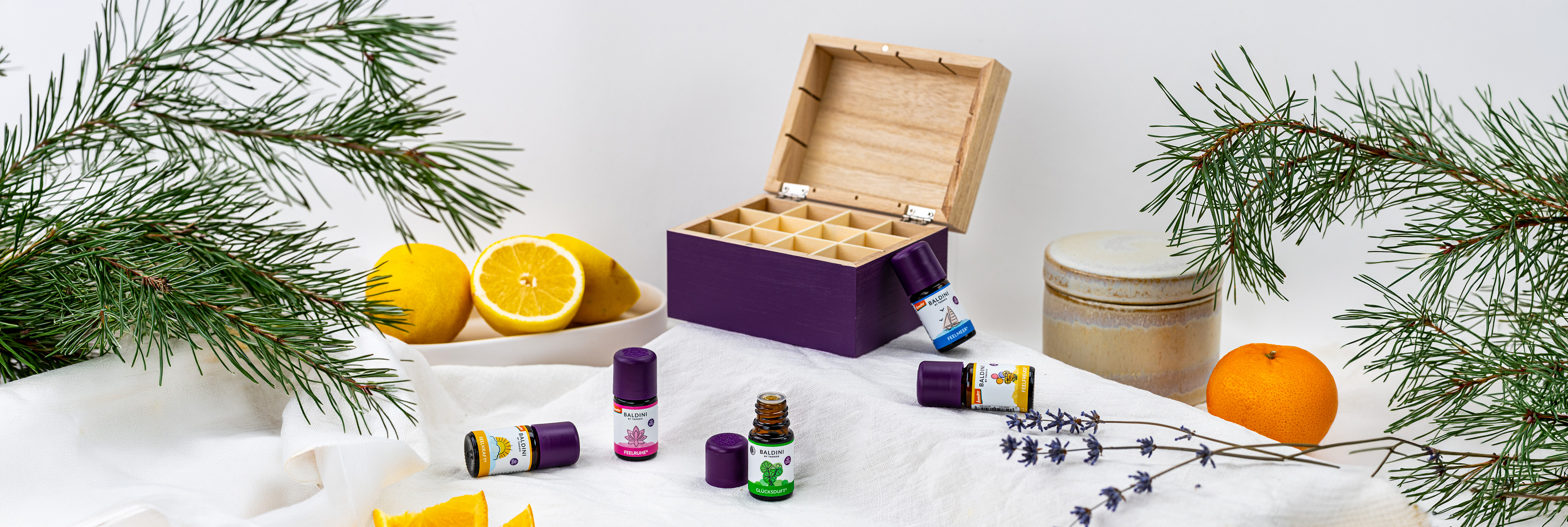 Wohlfühlset mit 5 ätherischen Ölen und Deko. 