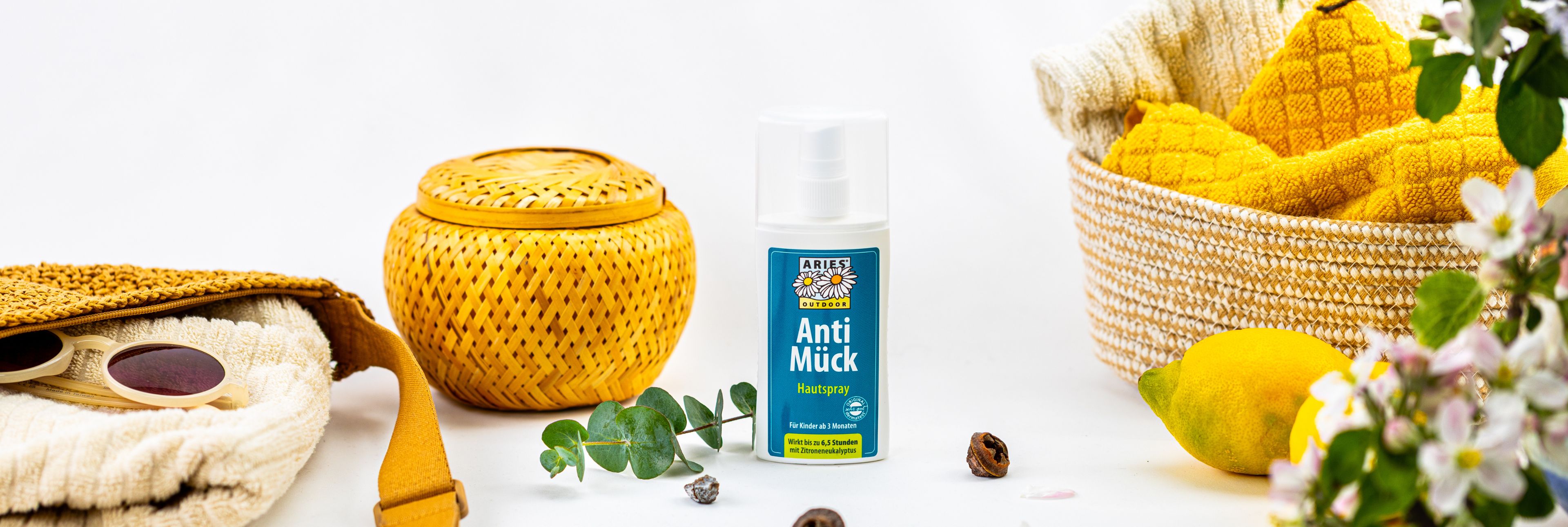 Anti Mück Hautspray mit sommerlicher Dekoration-