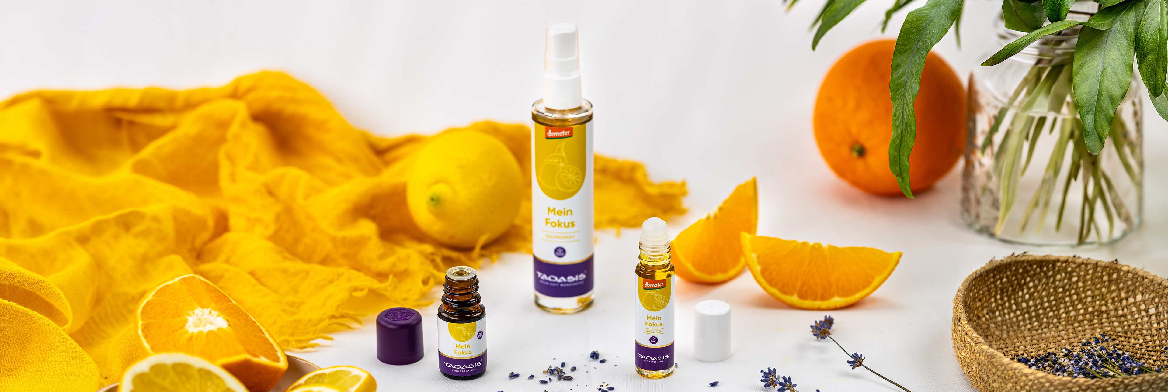 TAOASIS „Mein Fokus“ mit Zitrusfrüchten und Lavendel in frischer, belebender Umgebung dekorativ arrangiert.