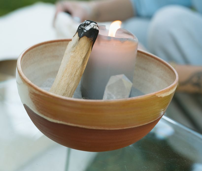 Klangschale mit Kerze