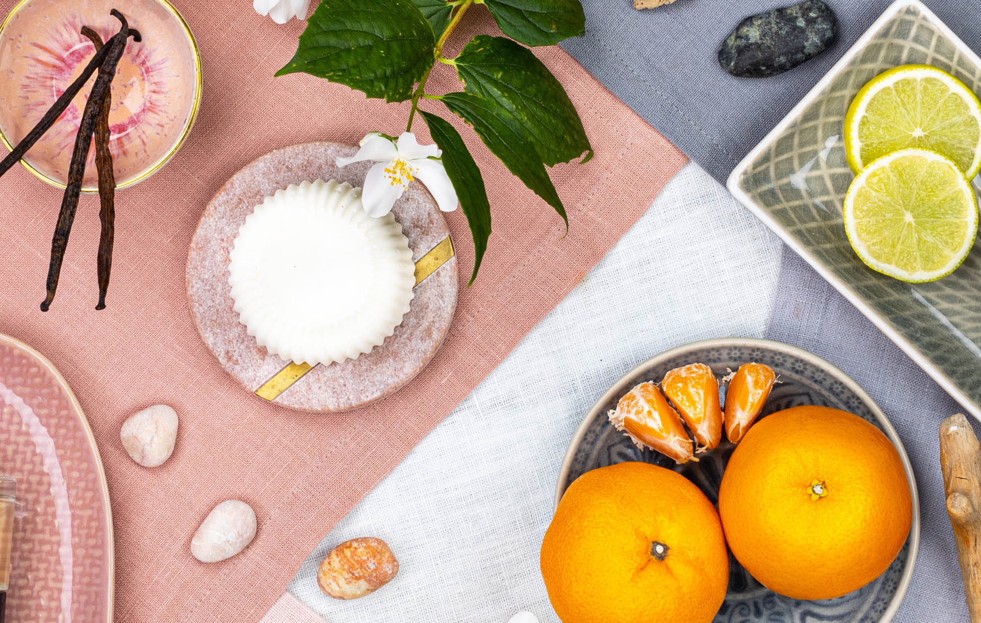 Zutaten und Dekoelemente für selbstgemachte Haarseife